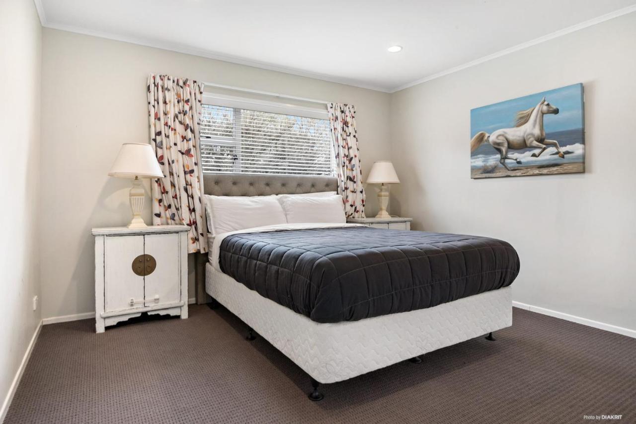 Karaka Private Holiday home *